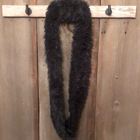 ONE LEFT!! Faux Fur Infinity Scarf in Black - Picture 4 of 10